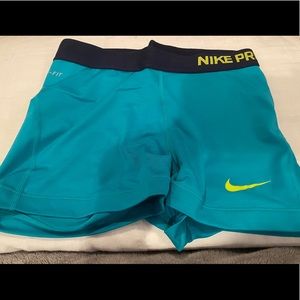 Nike pro in perfect condition